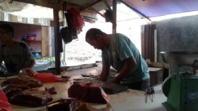 Pengusaha Penggiling Daging: Baru-Baru Ini Ada yang Datang Bawa Daging Babi