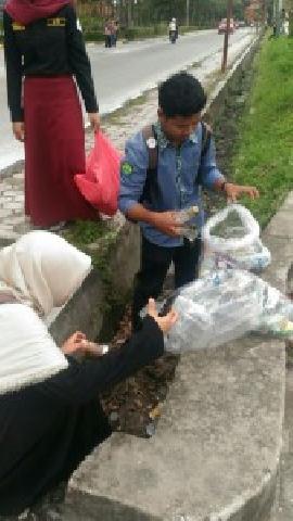 20 Kantong Sampah Dikumpulkan Mahasiswa Faperta UR