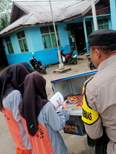 Perpustakaan Keliling Polsek Tempuling Sambangi Madrasah Aliyah Nurul Hidayah