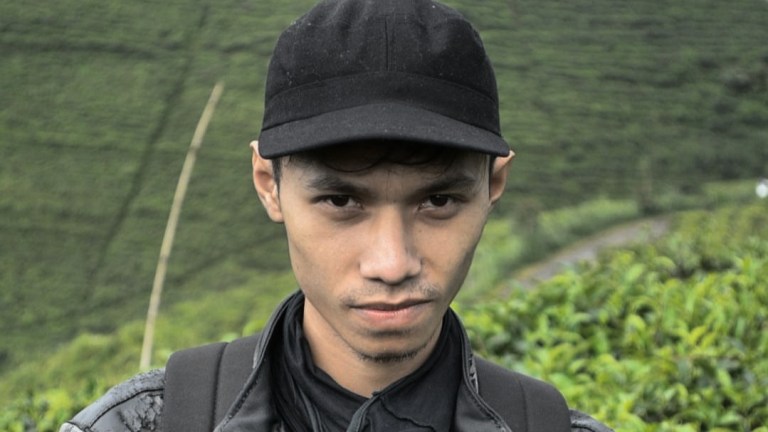 Mengibarkan Bendera Setengah Tiang