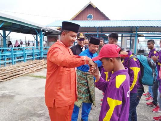 Ikut Peparpeda Riau, Kadisparpora Meranti Resmi Lepas 17 Atlet dan Official