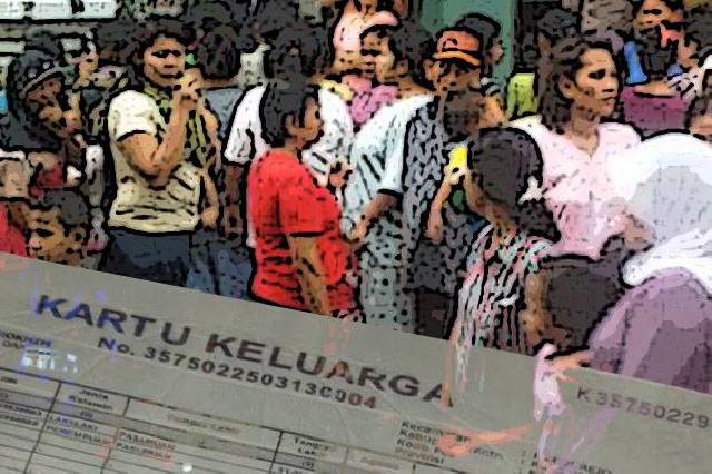 Buat Kartu Keluarga, Ratusan Warga Jombang Rela Menginap