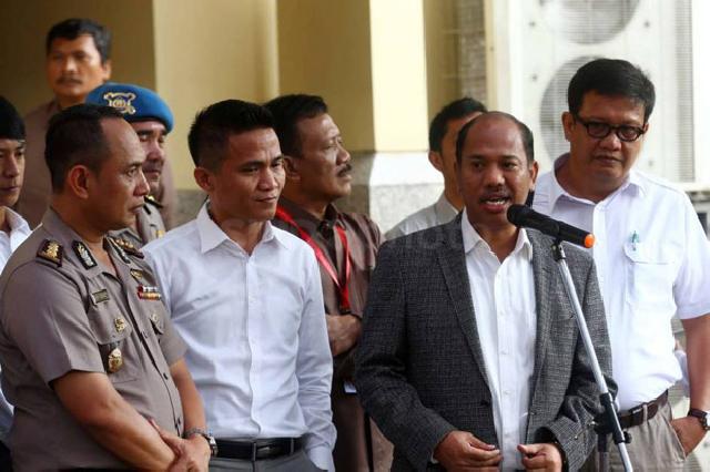 Diperiksa sebagai Tersangka, Kuasa Hukum Sebut Ahok Tenang