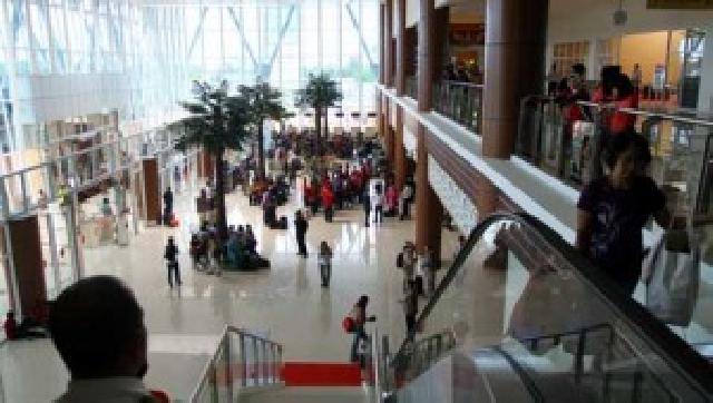 Imlek, Arus Penumpang Bandara SSK II Naik