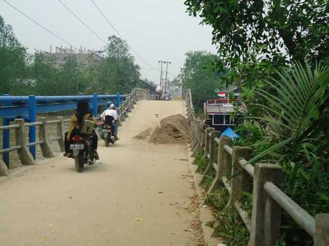 Miris, Jembatan Sungai Piring Melengkung Tidak Sesuai Kontruksi