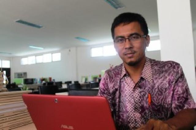 Dosen Ini Dulunya Pernah Makan Dengan Kol dan Garam Saja