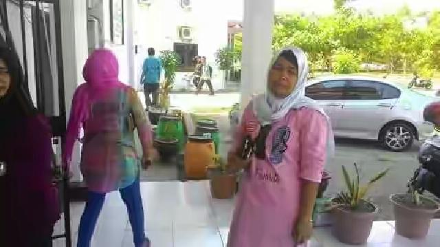 Dua Tahun Urus KTP Belum Selesai, Warga Ngamuk di Kantor Disdukcapil