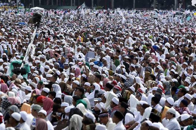 Usai Salat Jumat di Monas, Jokowi Diteriaki Yel-yel Tangkap Ahok