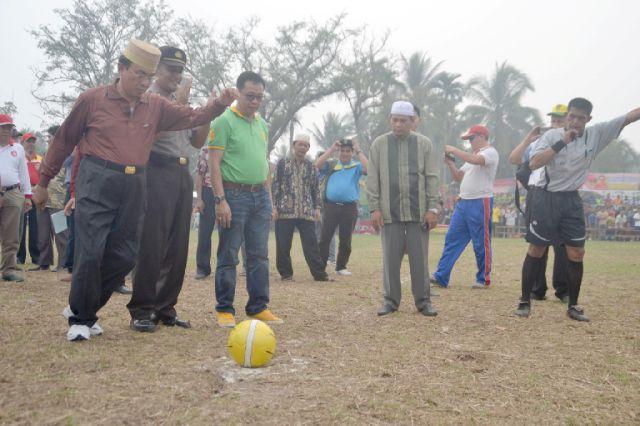 Bupati Kelapa Buka Turnamen Sepak Bola Berhadiah Puluhan Juta