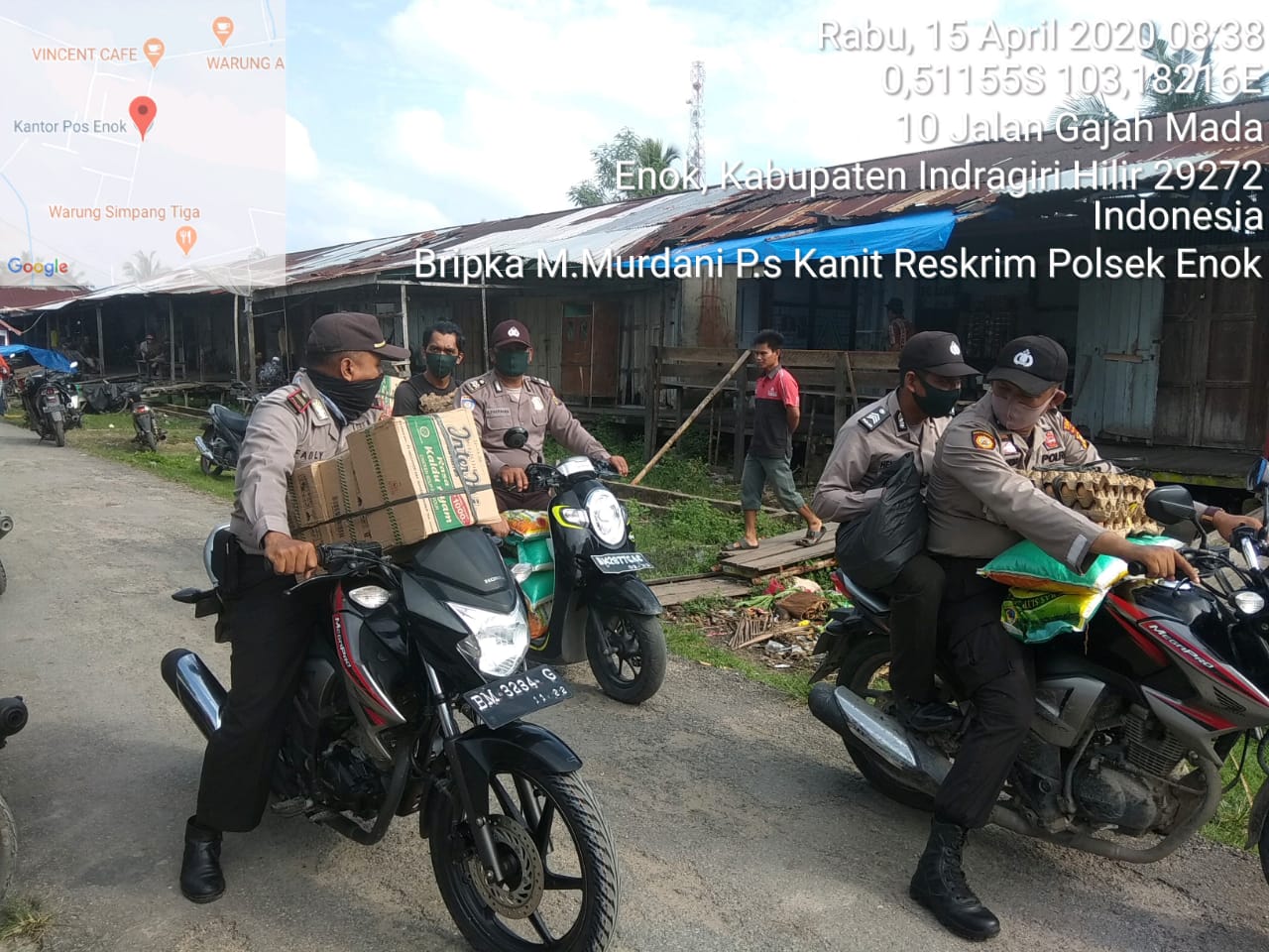 Warga Kurang Mampu Terdampak Corona Dapatkan Sembako Dari Polsek