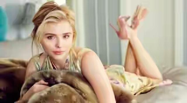 Chloe Moretz Difoto Topless oleh Kekasih