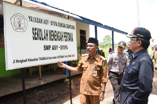 Kunjungi SMP Asy Syifa Guntung, Bupati Inhil Bendung Kesedihan