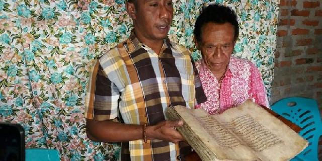Ada Al Quran dari Kulit Kayu Berusia Ratusan Tahun di Alor, NTT