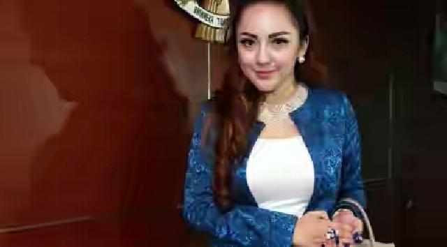 Janda Dua Kali, Regina Dikabarkan Merapat Lagi ke Pria Baru