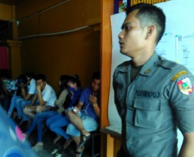 Di Pekanbaru, 10 Pasangan Kepergok Sedang.... 