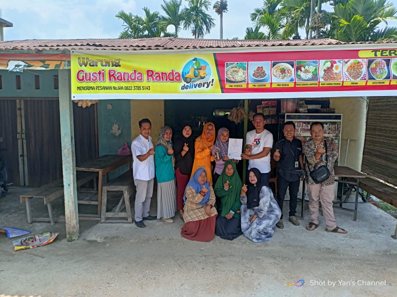 Pelaku Usaha di Kecamatan Keritang Terima Sertifikat Halal