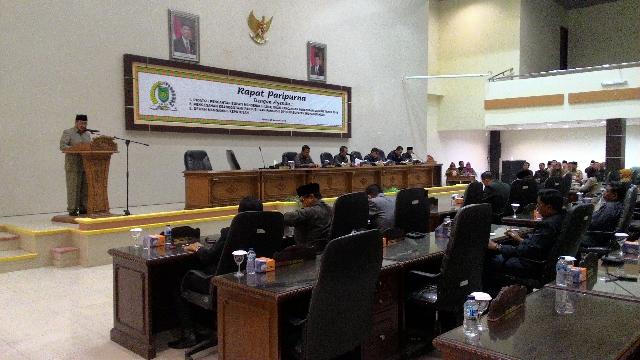 Sekda Hadiri Paripurna DPRD Guna Dengar Pandangan Fraksi Terhadap 5 Ranperda