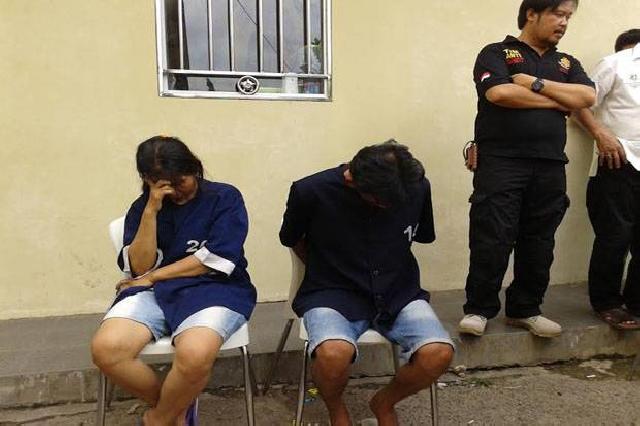 Bejat, Wanita Ini Tonton Selingkuhan Setubuhi Anak Kandungnya