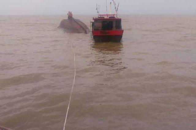 Kapal Laut Bermuatan Material Bangunan dan Beras Tenggelam