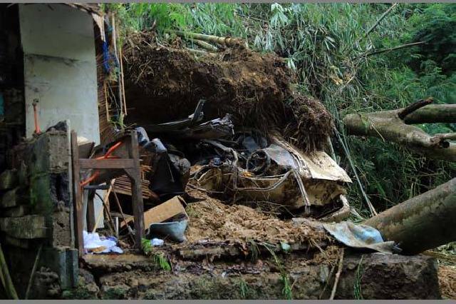 Pulang Memancing, Empat Orang Tewas Tertimbun Longsor