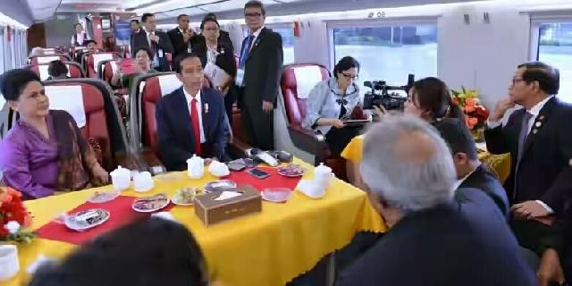 Bertolak ke Shanghai, Jokowi dan Rombongan Gunakan Kereta Api