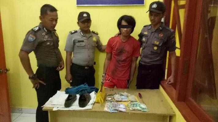 Maling Telanjang Bulat Saat Dipergoki Mencuri