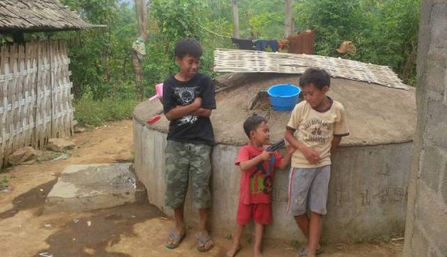 Demi Hidupi Dua Adiknya, Arya Cuma Jajan Kerupuk di Sekolah