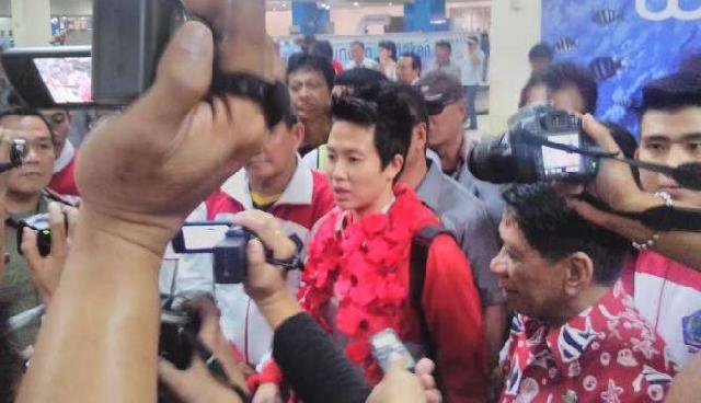 Ratusan Pelajar Histeris Sambut Liliyana Natsir di Manado