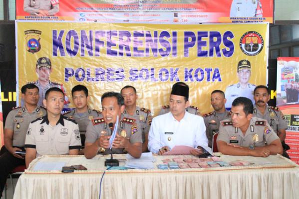 Diduga Pungli Hampir Rp1 Milyar, Kepala SMKN 2 Ditangkap Polisi