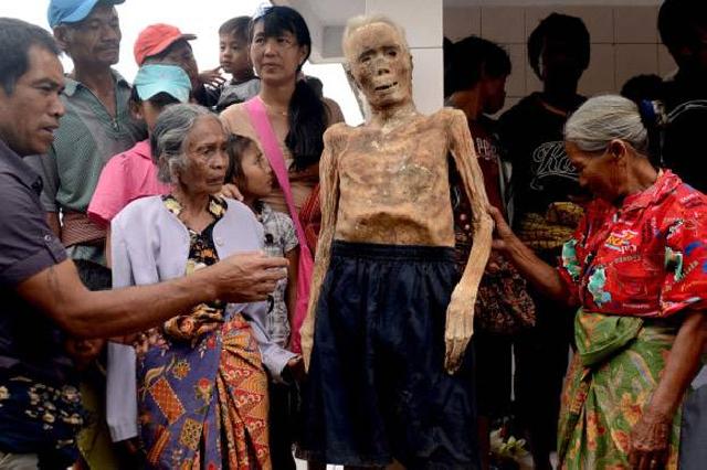 Puncak Ritual Mayat Berjalan Suku Toraja