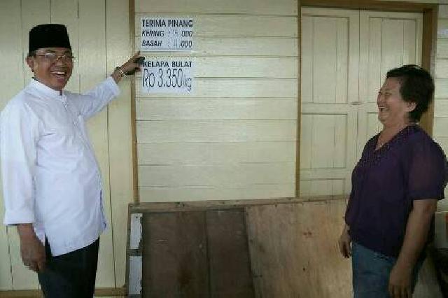 Kata Bupati Inhil, Harga Kelapa Dan Pinang Sudah Berpihak Kepada Petani