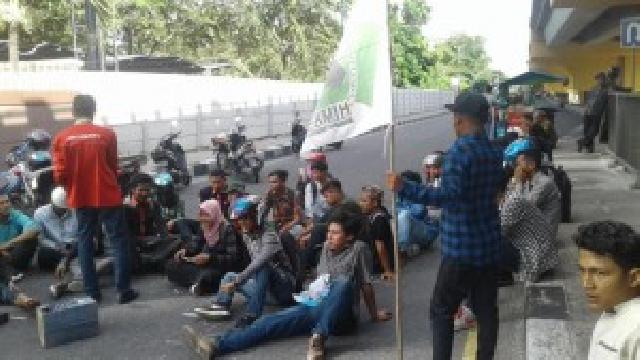 Aksi Unjuk Rasa, 2 Orang Mahasiswa Luka Ringan