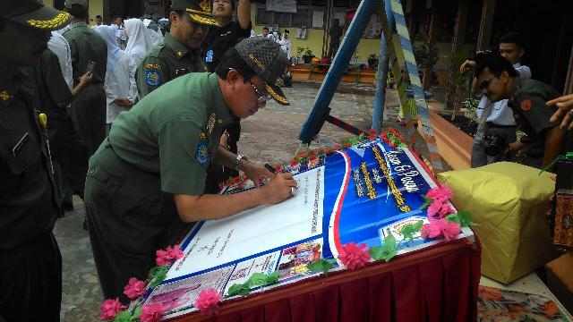 Bupati Wardan Resmikan Program Digital Library