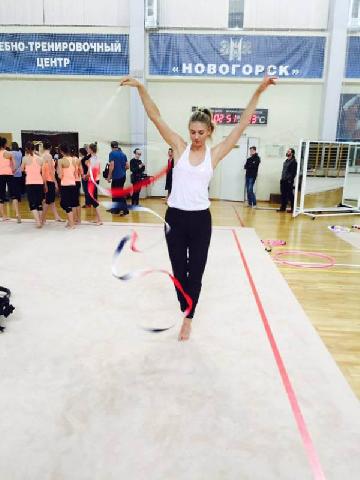 Gemulainya Maria Sharapova Saat Latihan Senam Ritmik