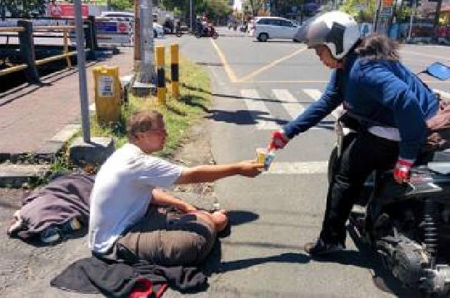 Bule Asal Jerman Ini Jadi Pengemis di Indonesia