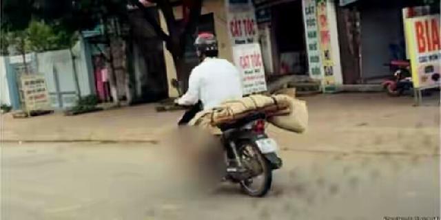 Foto Mayat Diangkut Motor karena Keluarga Miskin Picu Kemarahan di Vietnam