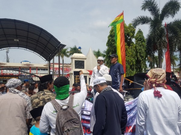 Aksi Bela UAS, Ratusan Massa Datangi Mapolda Riau