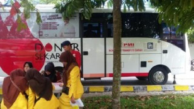 Bus UTD PMI Kota Pekanbaru Melayani Pendonor UR