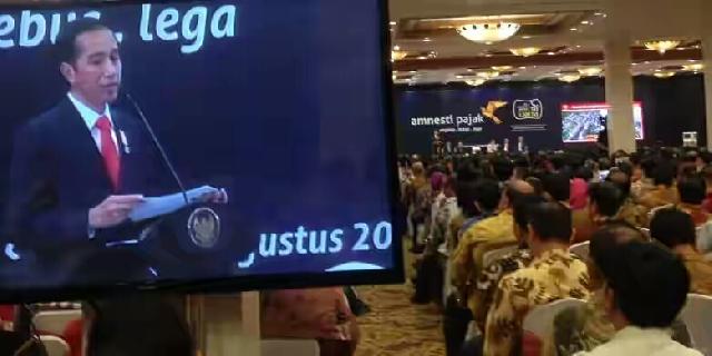 Jokowi Santai Hadapi Penggugat UU Pengampunan Pajak