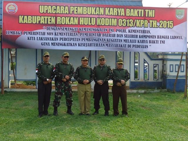 Bupati Rohul Buka Karya Bhakti TNI Kodim 0313/KPR Dalam Membangun Desa