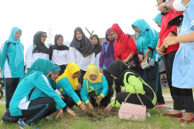 Dalam Kunjungannya, TP PKK Kecamatan Tanah Merah Lakukan Tiga Hal In