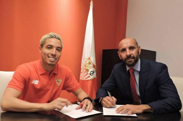 Samir Nasri Tebar Senyuman Setelah Resmi ke Sevilla  