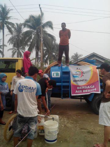 Kemarau, KPSI dan PDAM TI Bagi-bagi Air Bersih
