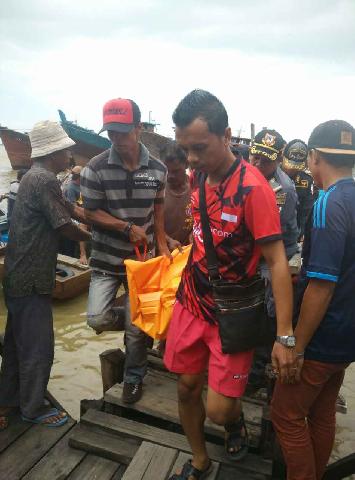 Kapal Sembako Karam Dihantam Gelombang, Satu Orang Tewas Mengapung