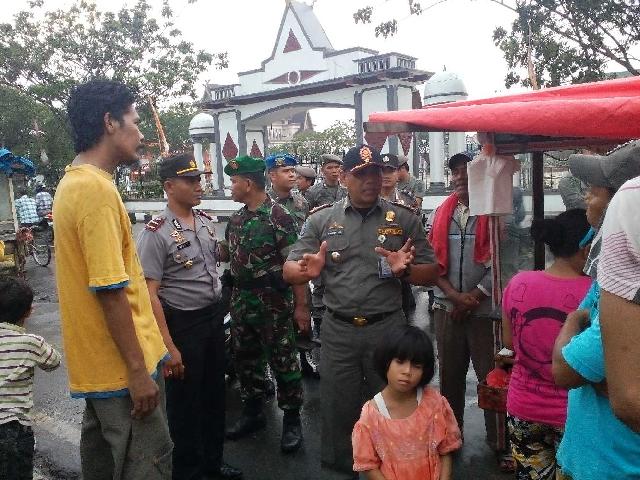 Pedagang Berjualan di Taman Gajah Mada Menolak Dipindahkan ke SKB