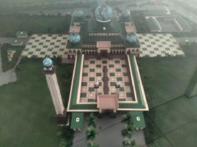 Masjid Terbesar Ini Jadi Pusat Salat Jumat di Siak