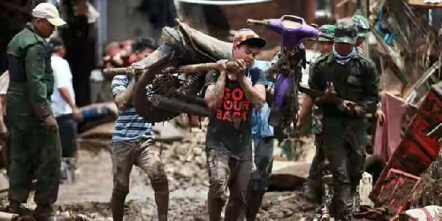 Tito Sampaikan Pesan Belasungkawa Presiden kepada Korban Banjir Garut